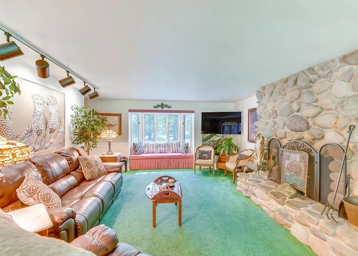 Pet-Friendly Lebanon Vacation Rental On 6 Acres!