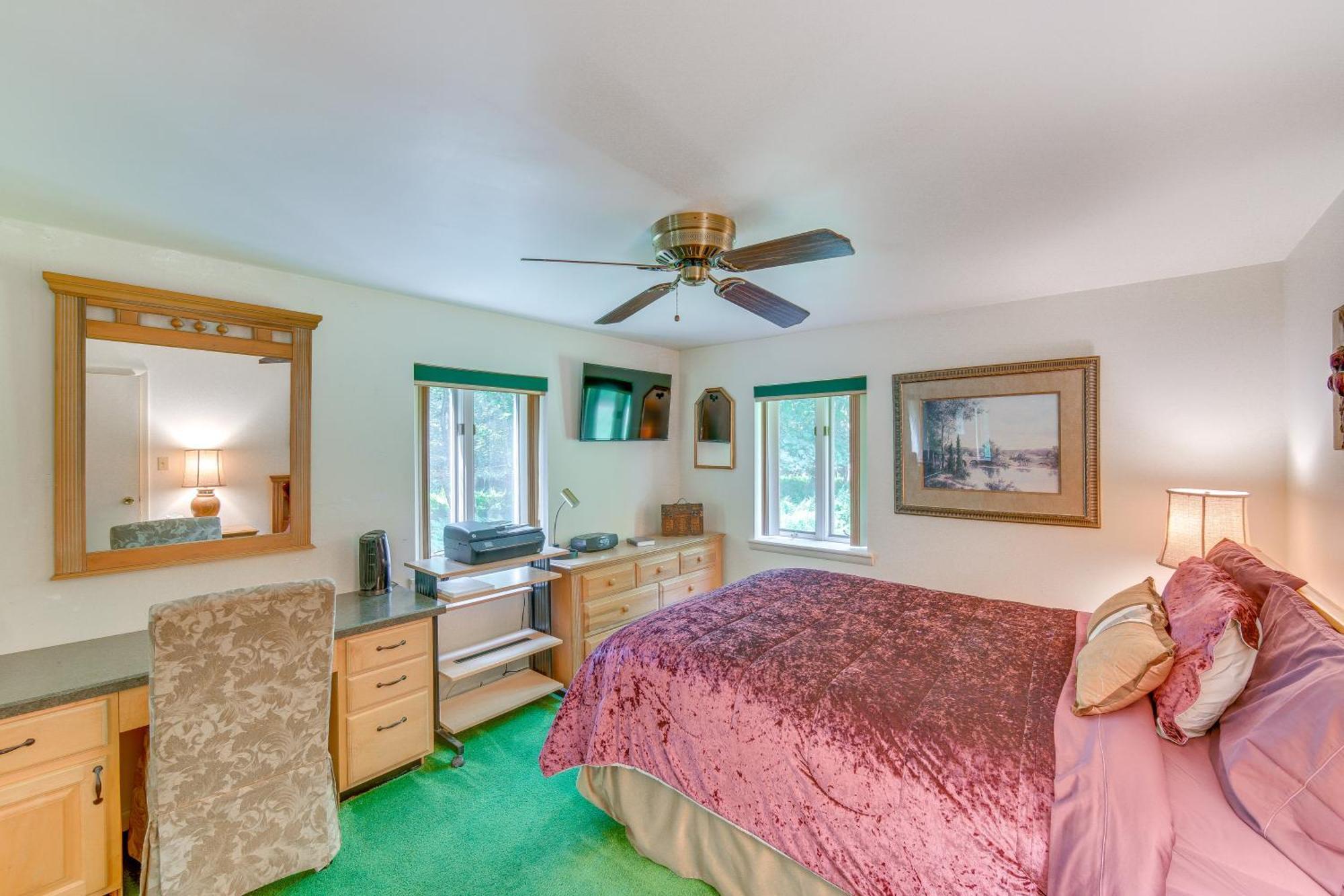 Holiday home Pet-friendly Vacation On 6 Acres! *
