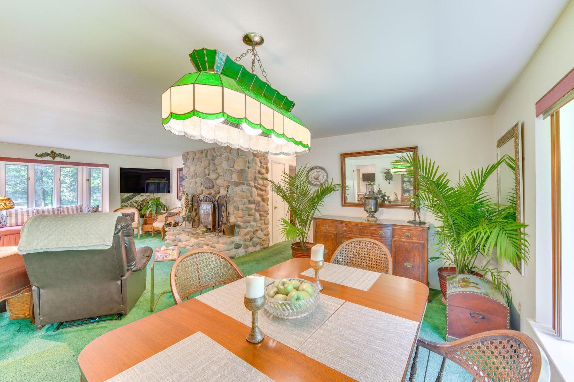 Pet-friendly Vacation On 6 Acres! *
